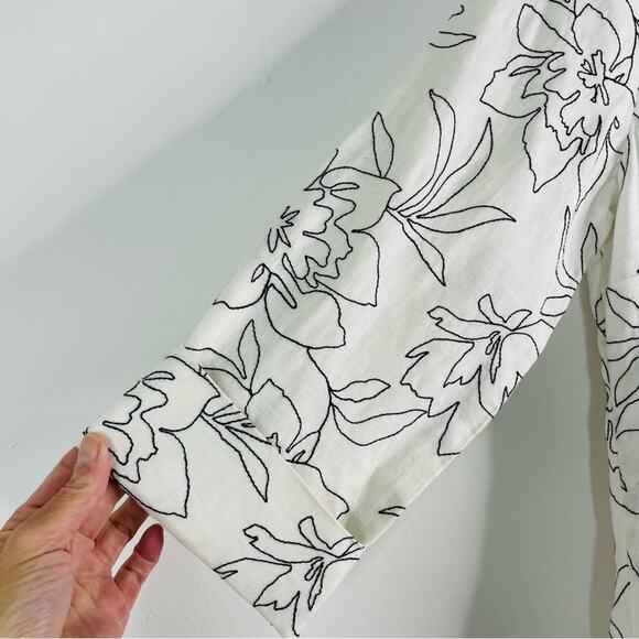 Jones NY white black linen floral embroidered button front coastal top medium - Picture 7 of 8